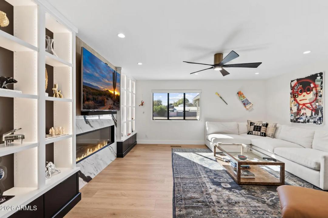 Real Estate Picture 12