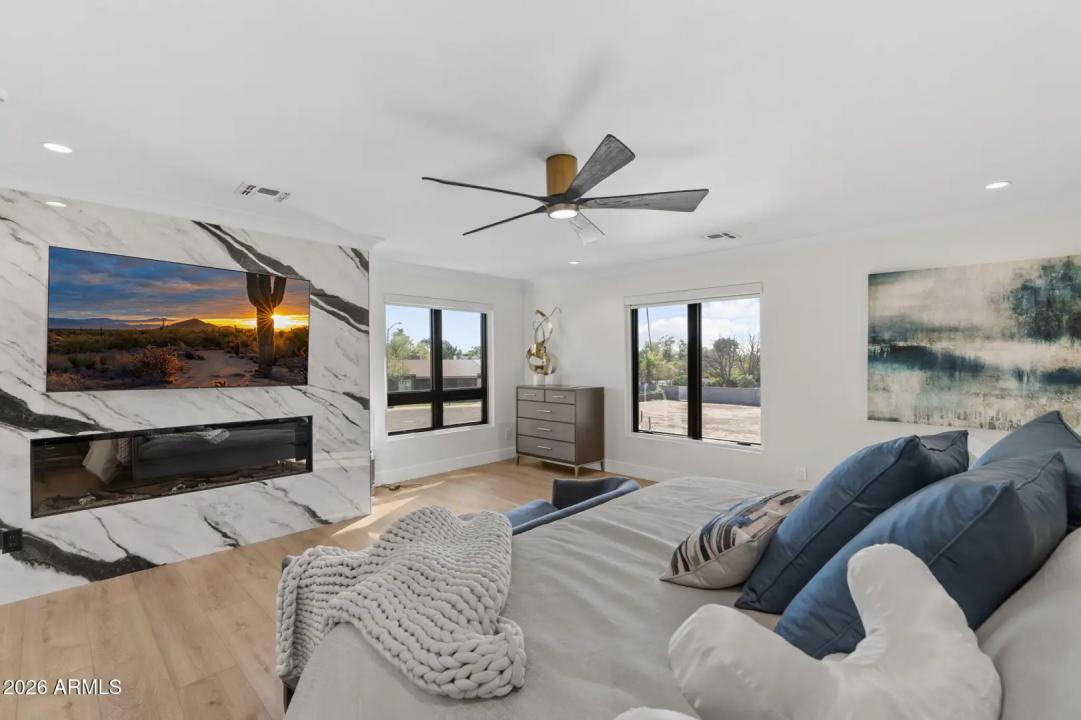 Real Estate Picture 24