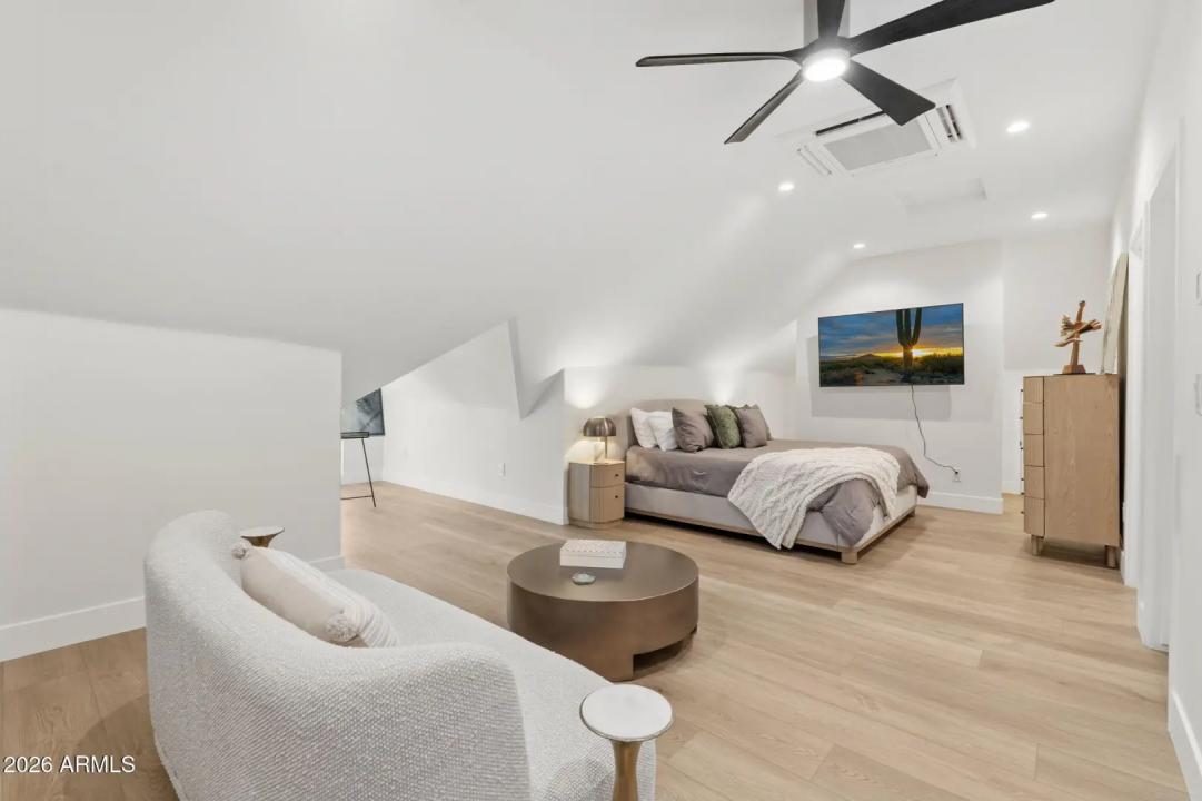 Real Estate Picture 30
