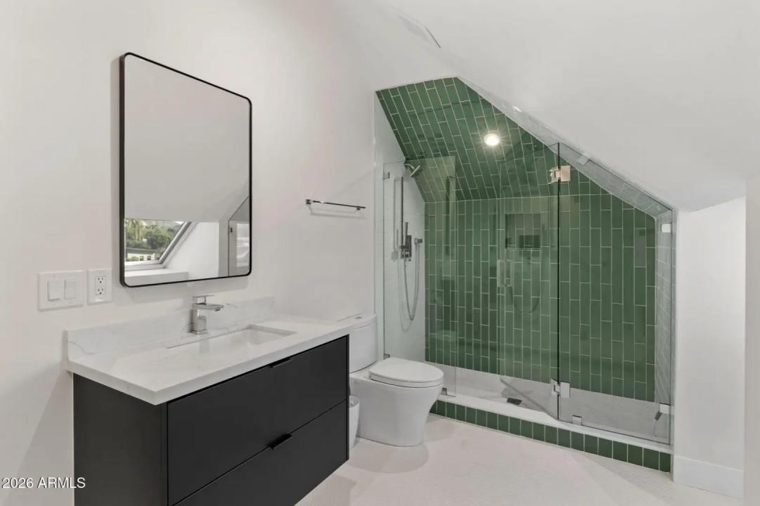 Real Estate Picture 33