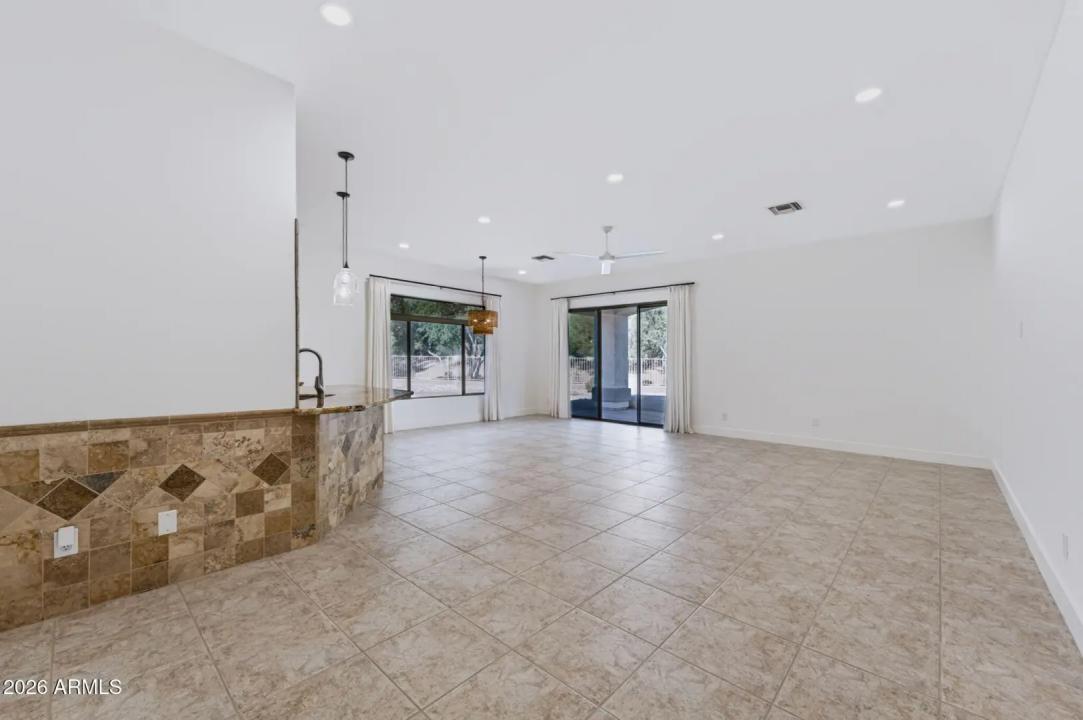 Real Estate Picture 12