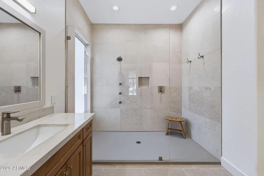 Real Estate Picture 8