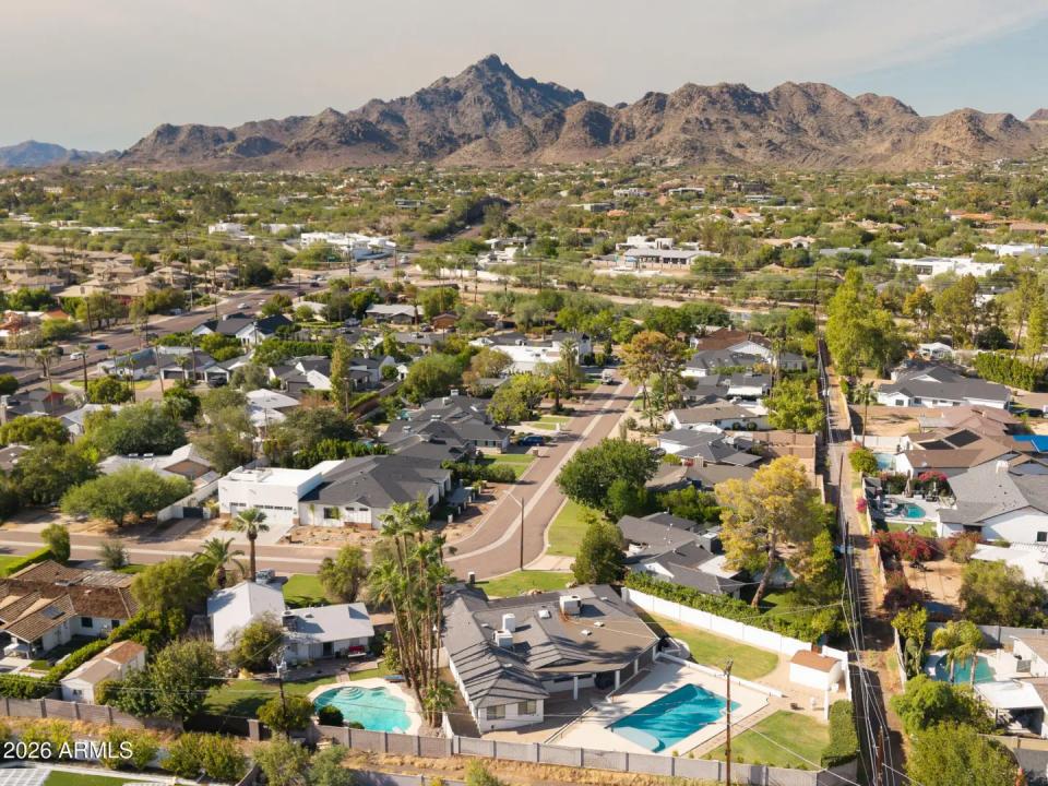 Real Estate Picture 4