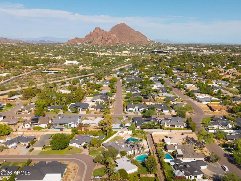 Real Estate Picture 3