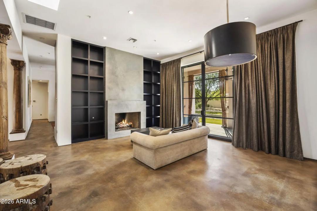Real Estate Picture 5