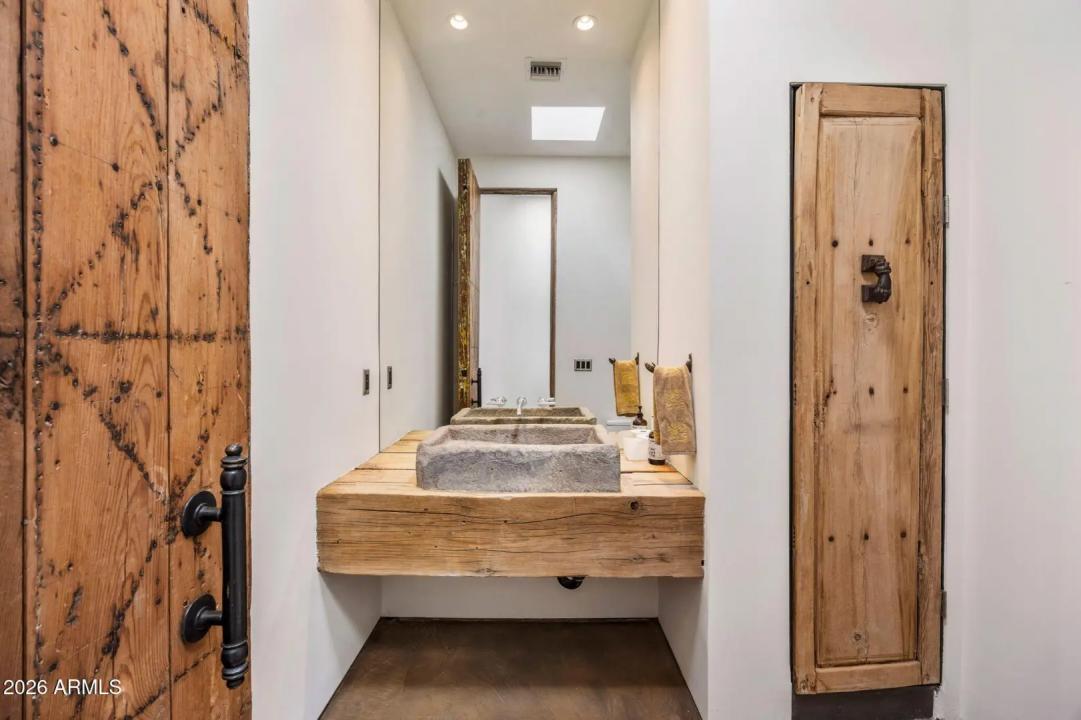 Real Estate Picture 12