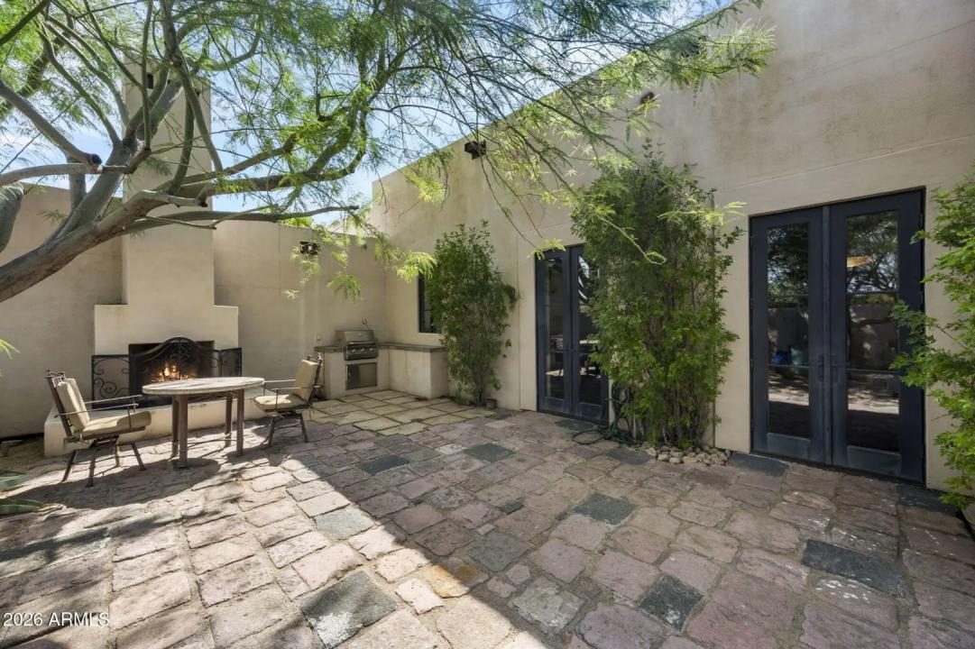 Real Estate Picture 4