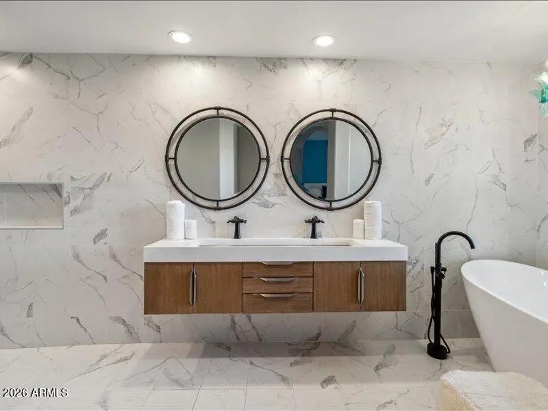 Real Estate Picture 24