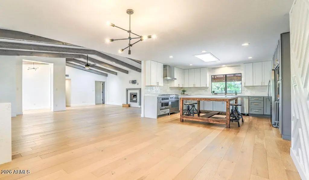 Real Estate Picture 8