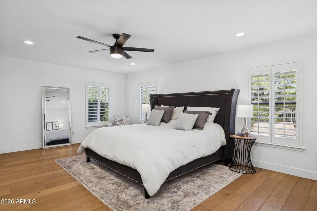 Real Estate Picture 4