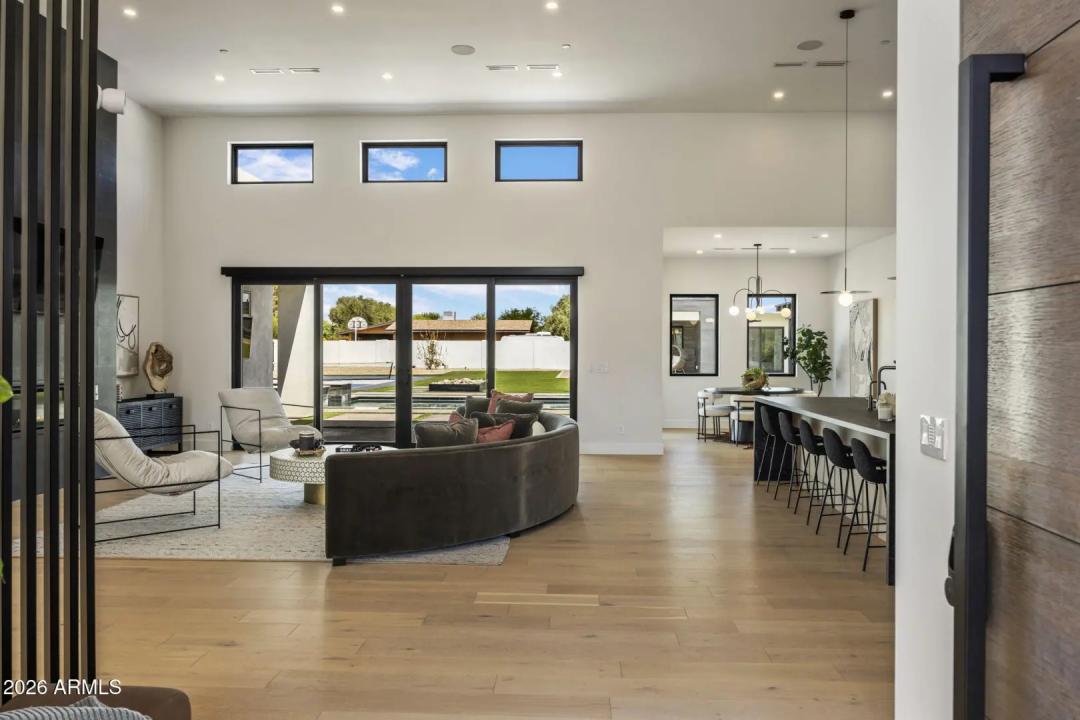 Real Estate Picture 12