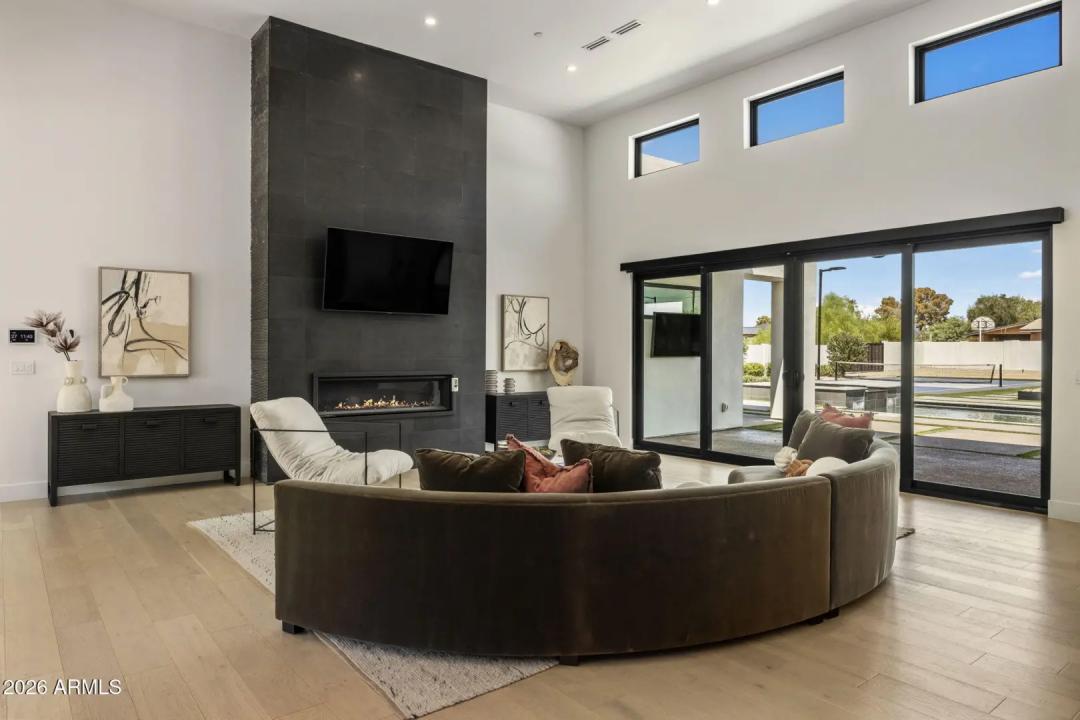 Real Estate Picture 13