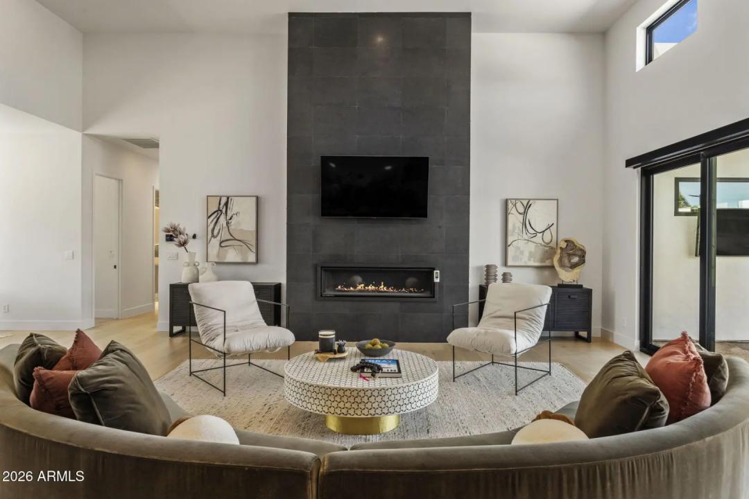 Real Estate Picture 14