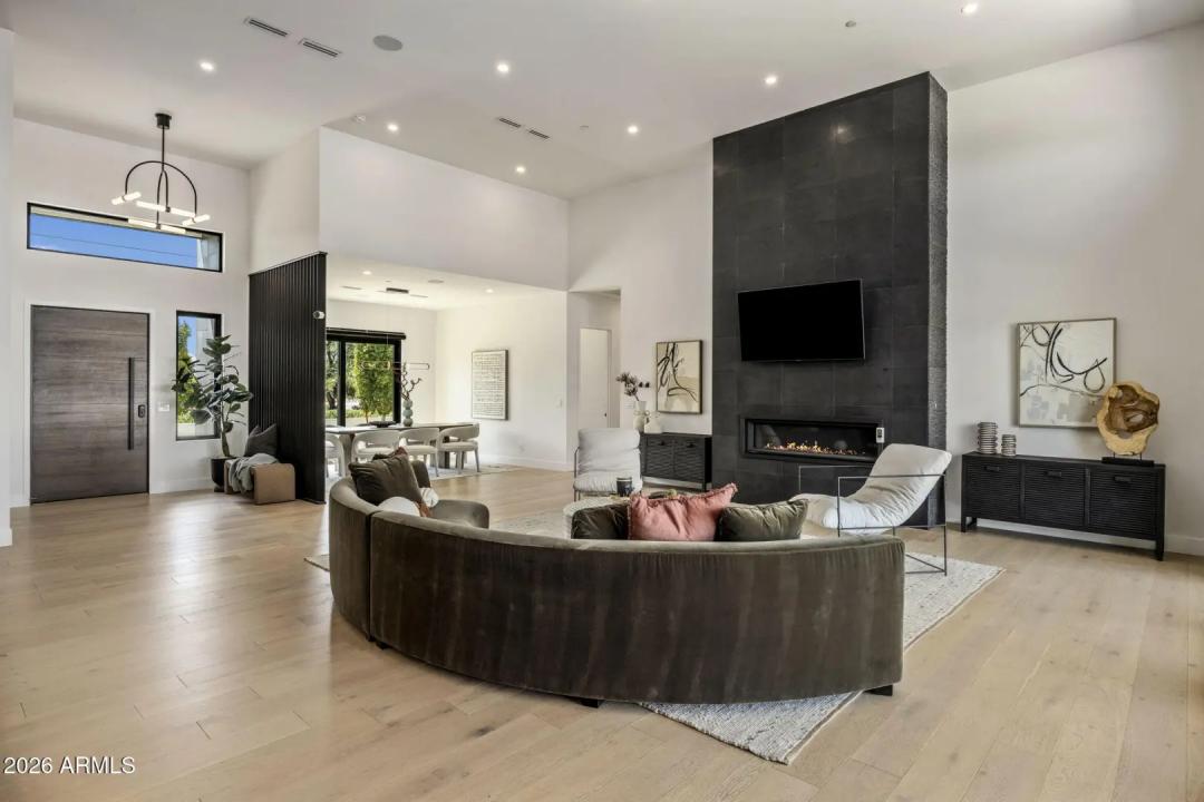 Real Estate Picture 15