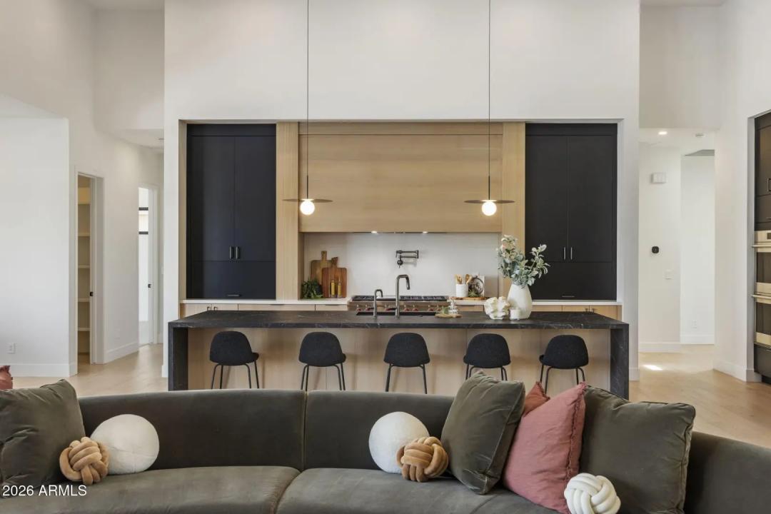 Real Estate Picture 16