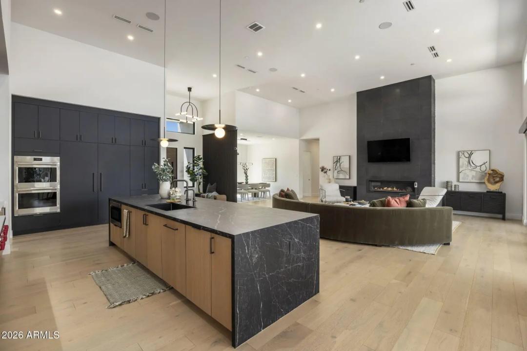 Real Estate Picture 23