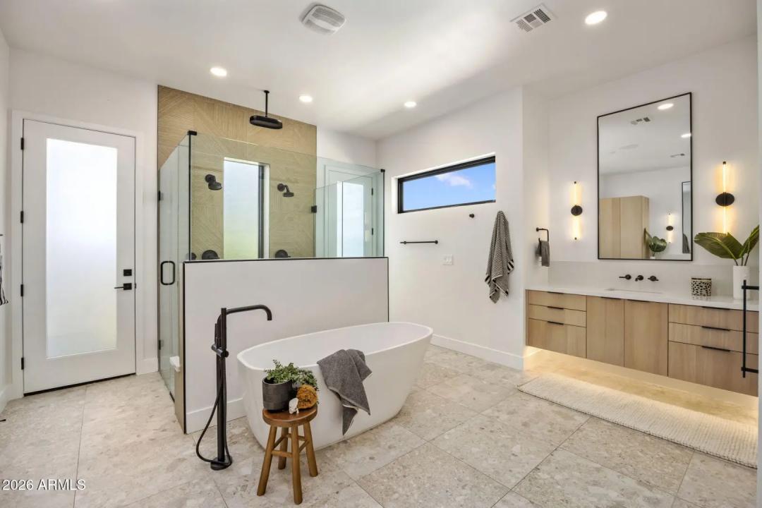 Real Estate Picture 32