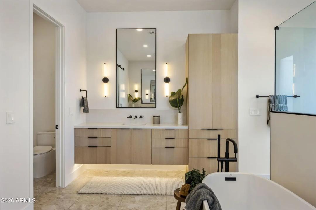 Real Estate Picture 33