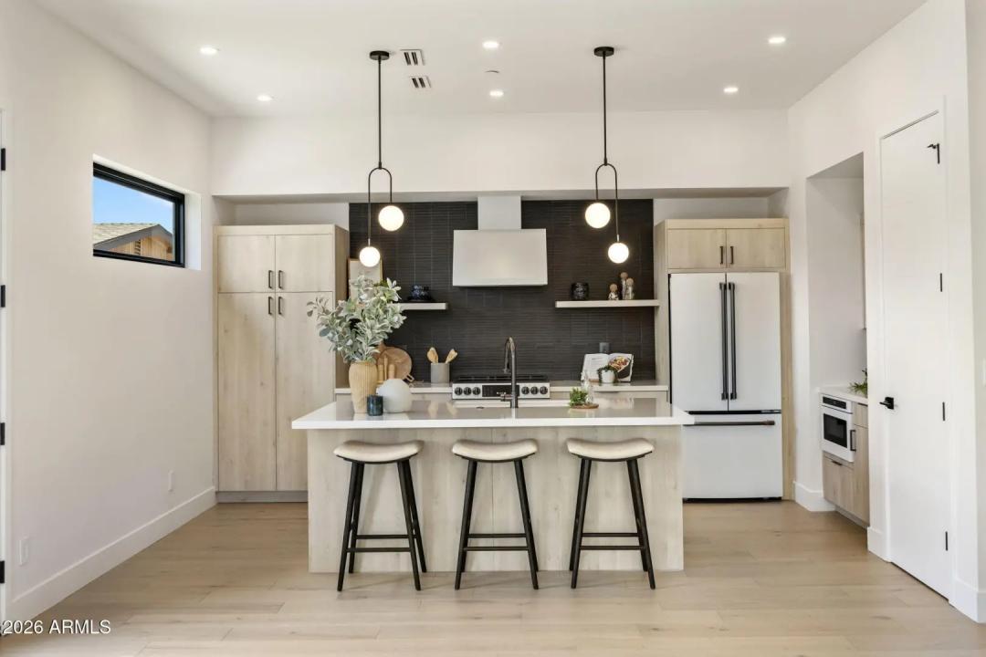 Real Estate Picture 50