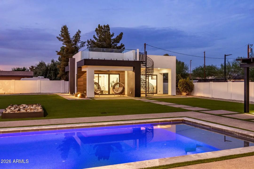 Real Estate Picture 8