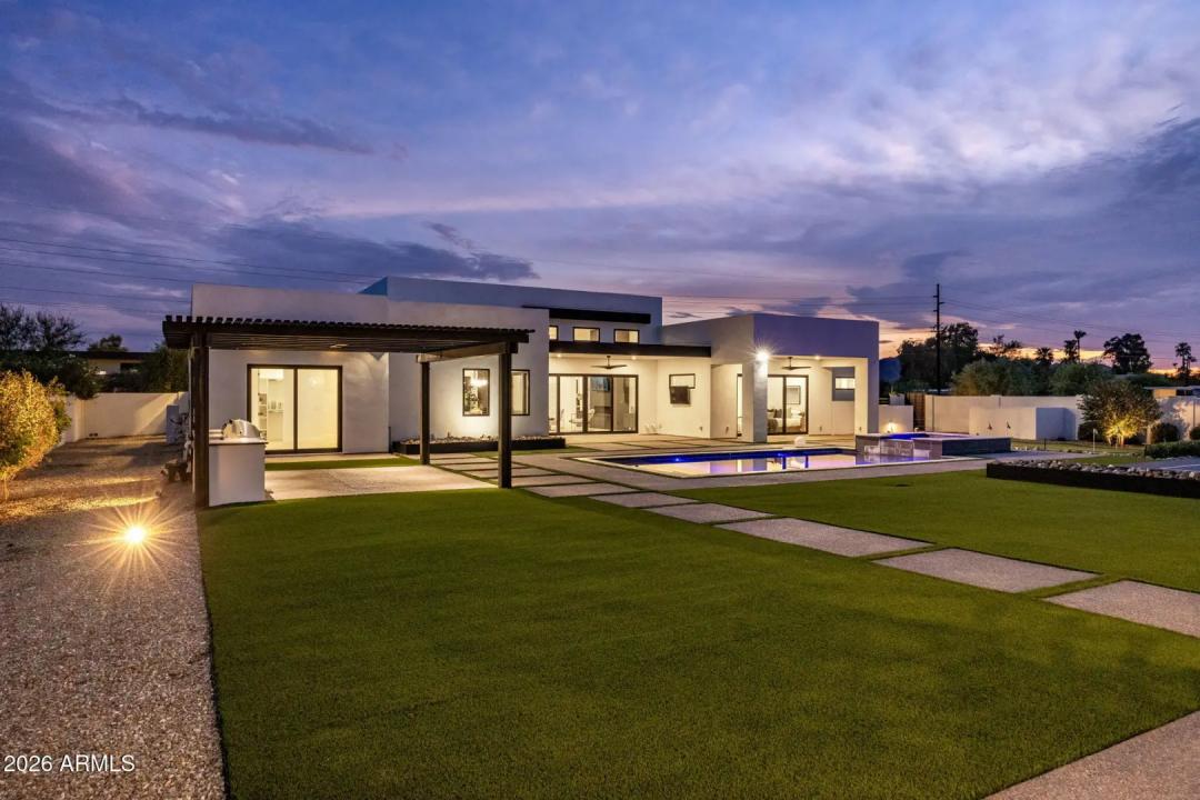 Real Estate Picture 4