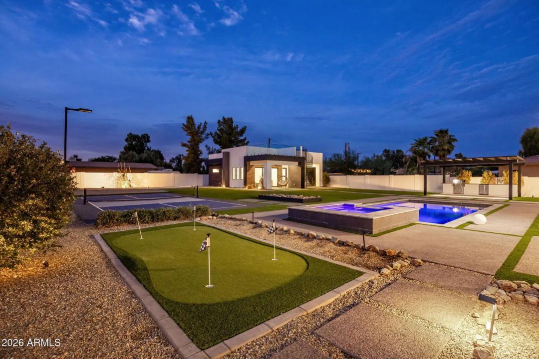 Real Estate Picture 7