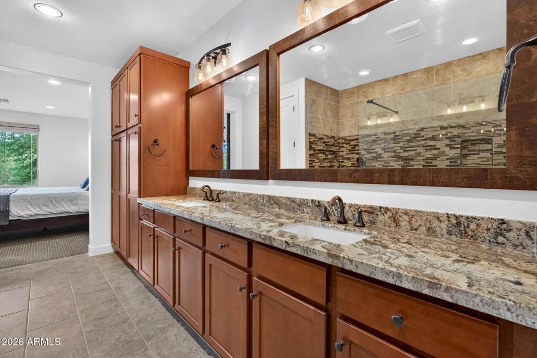 Real Estate Picture 14