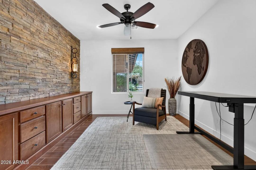 Real Estate Picture 8