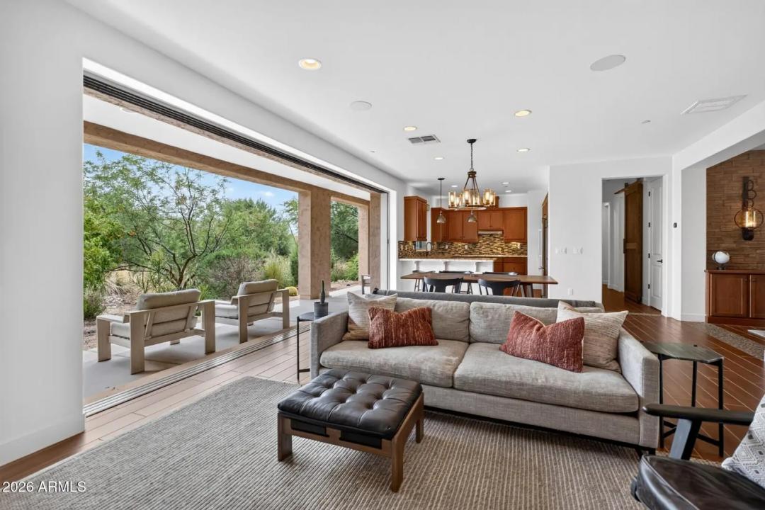Real Estate Picture 4