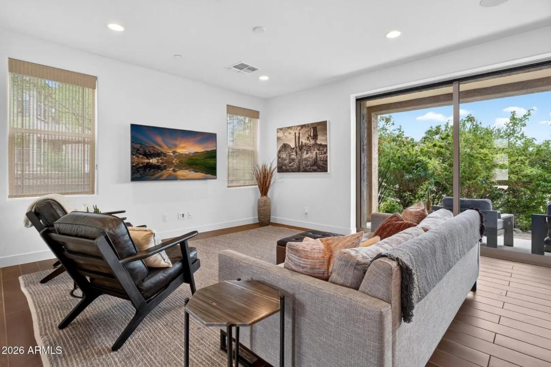 Real Estate Picture 3