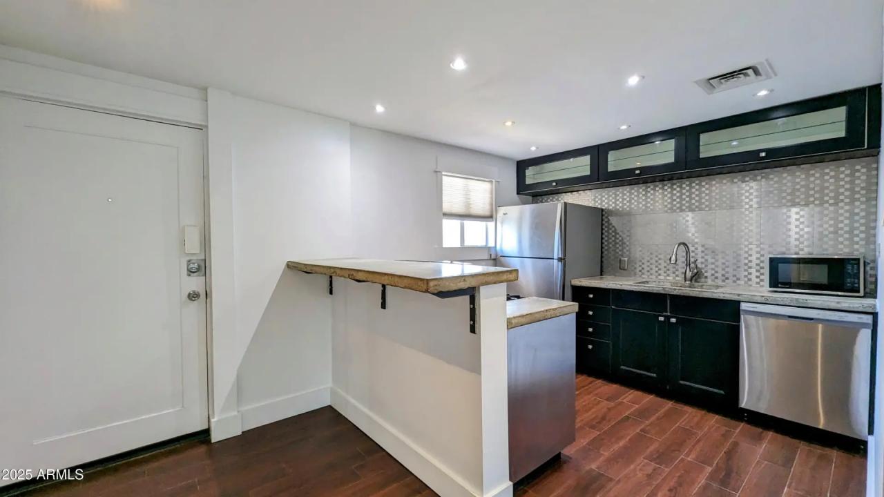 Real Estate Picture 6
