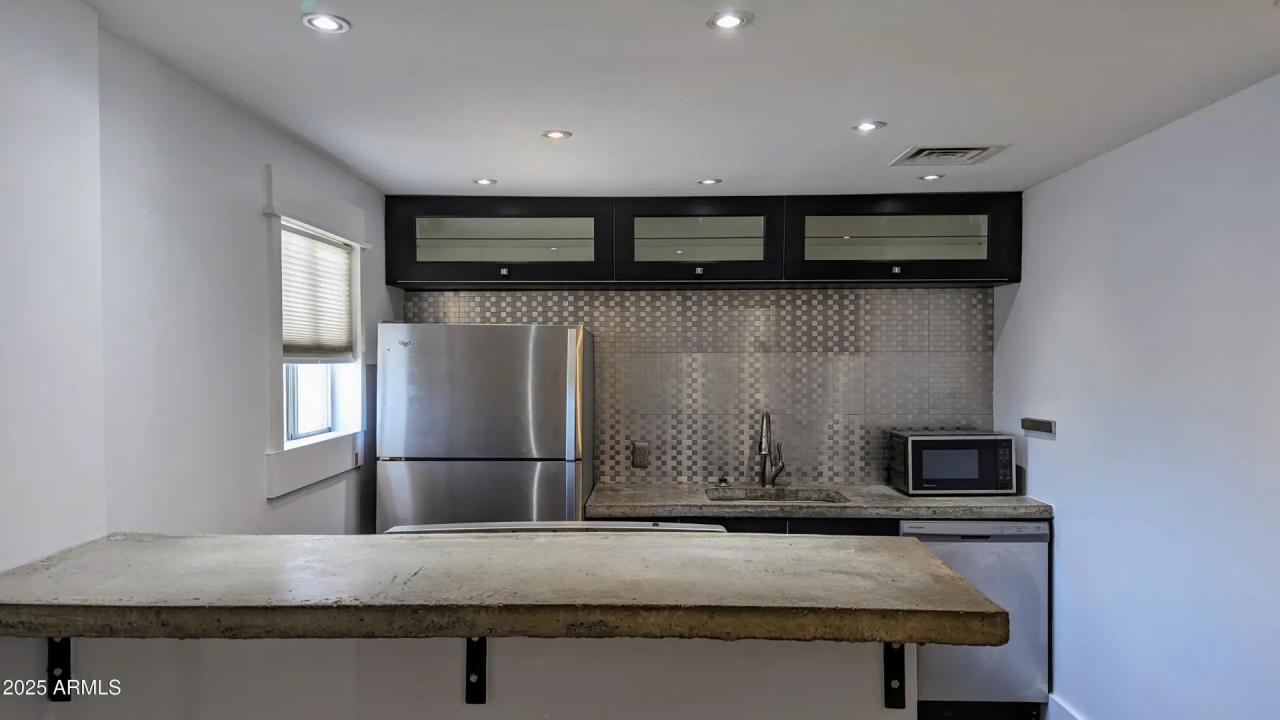 Real Estate Picture 7