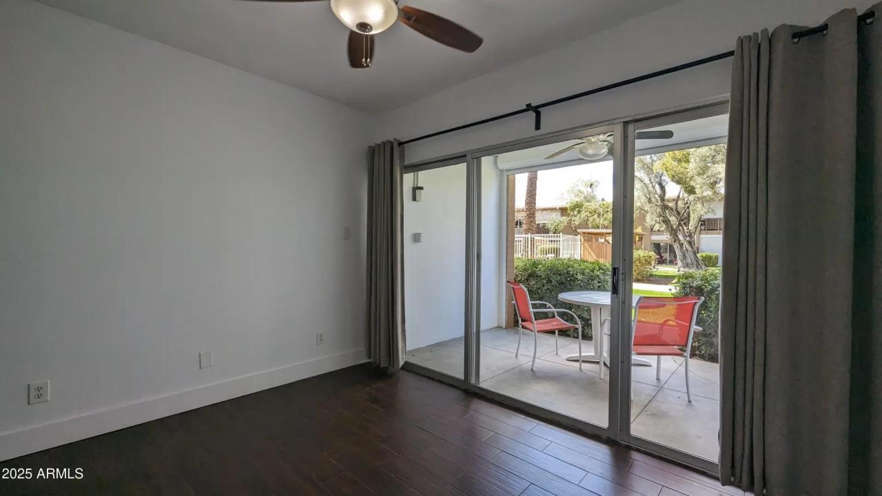 Real Estate Picture 12