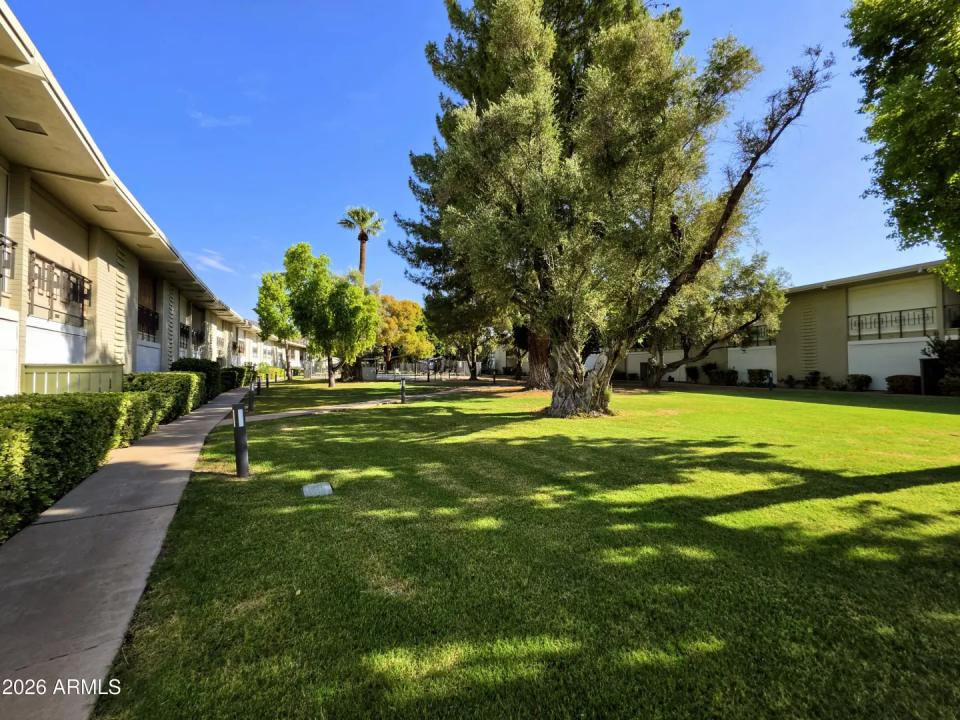 Real Estate Picture 4