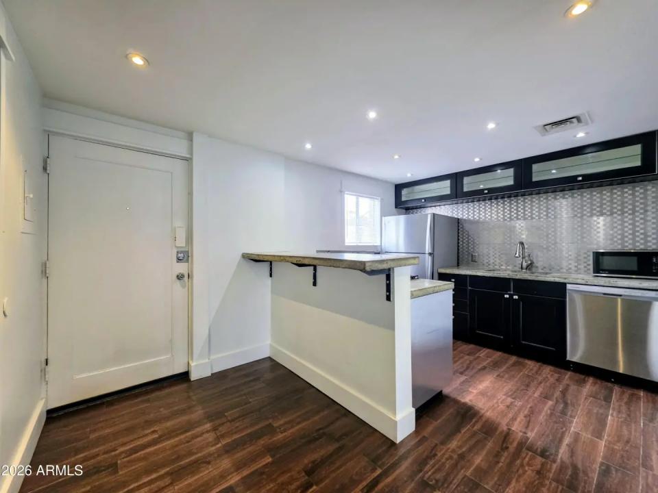 Real Estate Picture 5