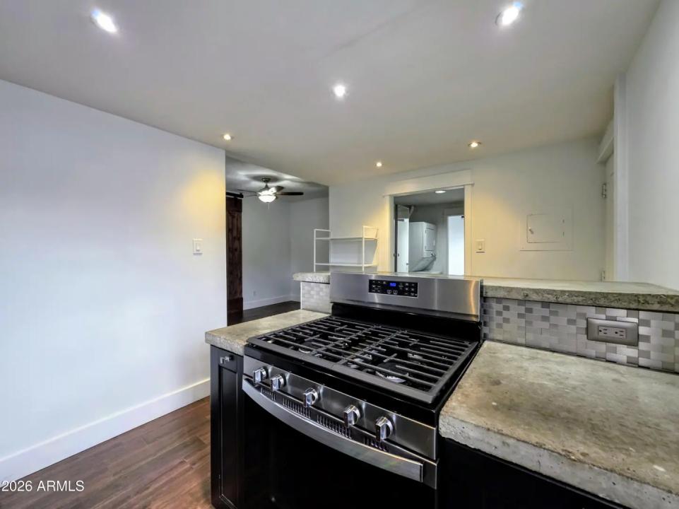 Real Estate Picture 10