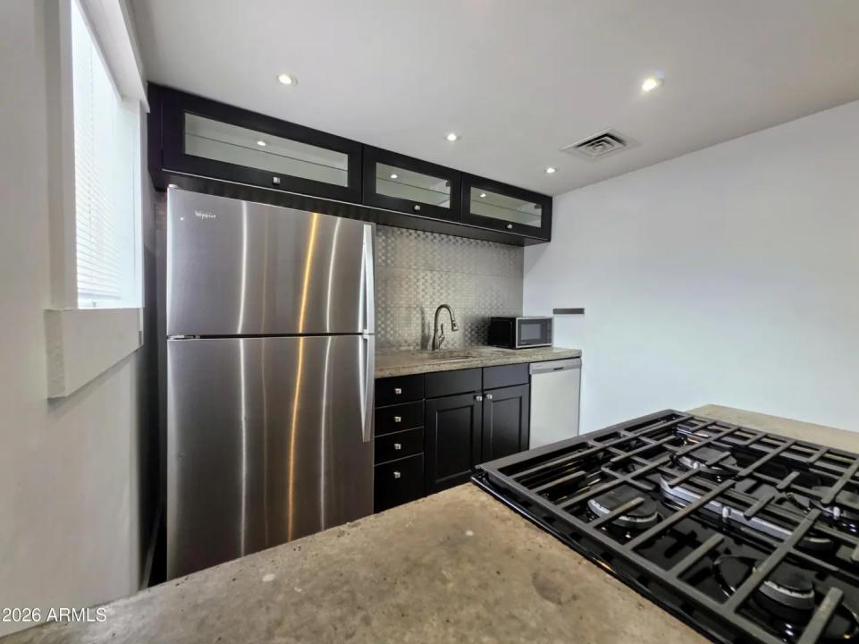 Real Estate Picture 8
