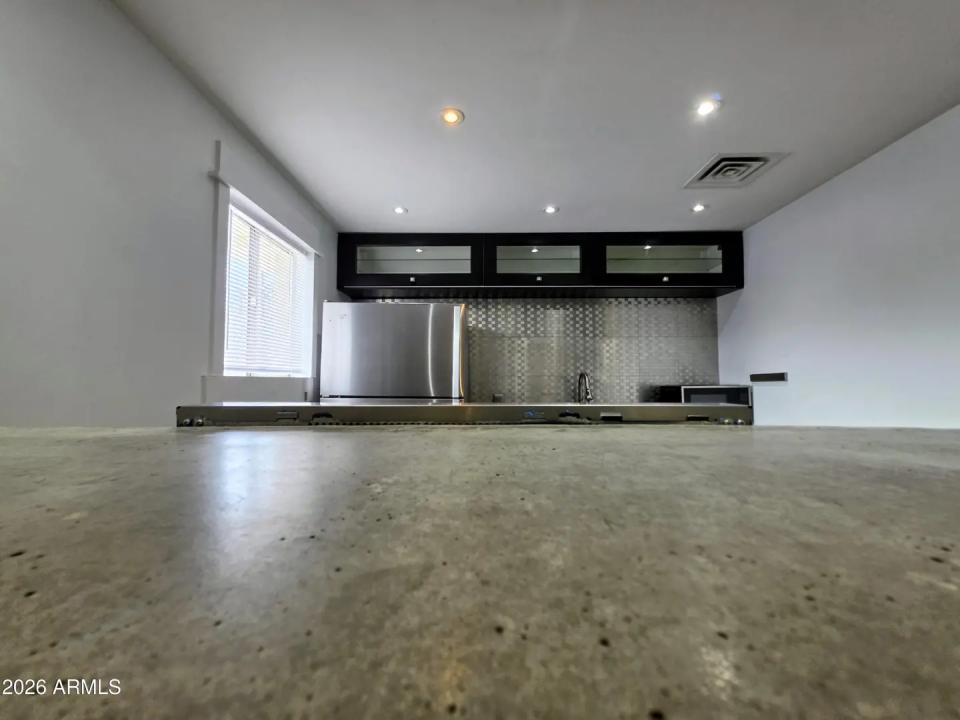 Real Estate Picture 7