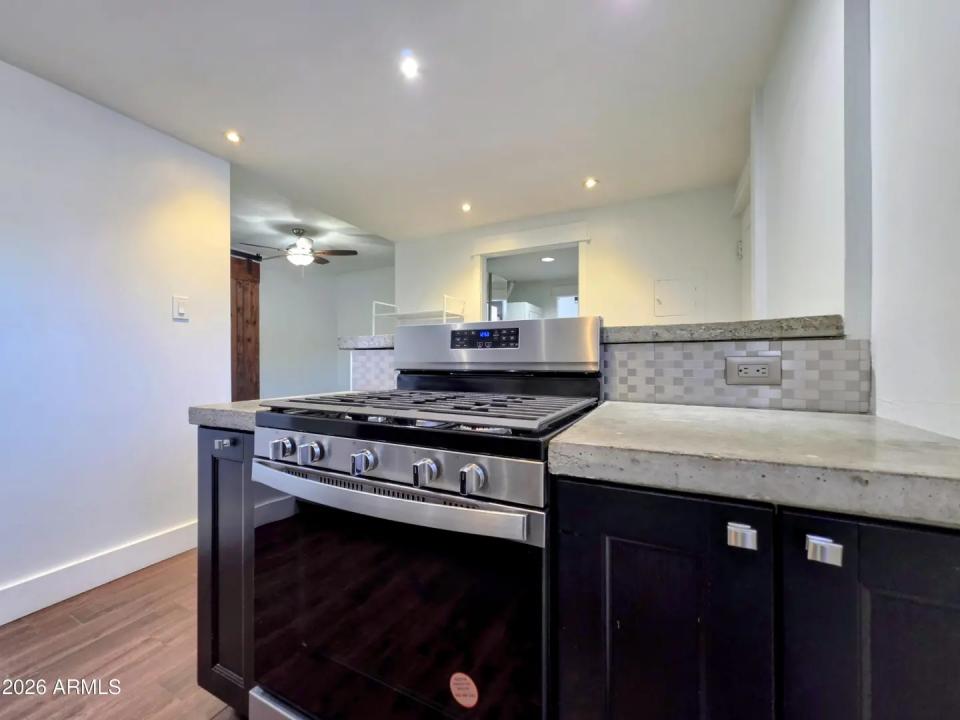 Real Estate Picture 7