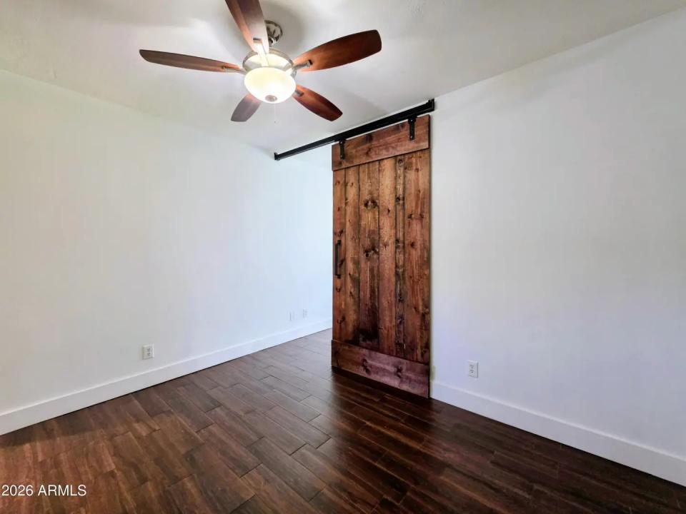 Real Estate Picture 12