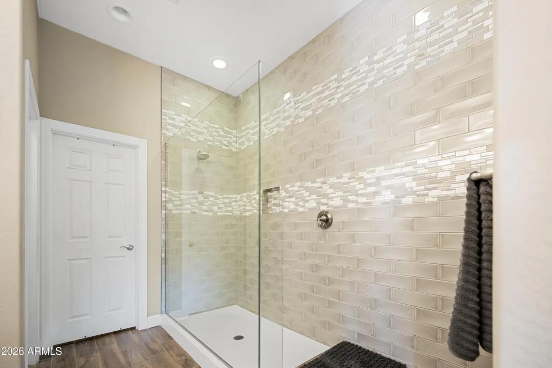 Real Estate Picture 7