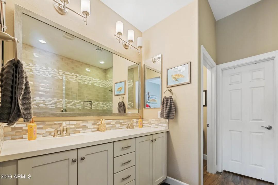 Real Estate Picture 16