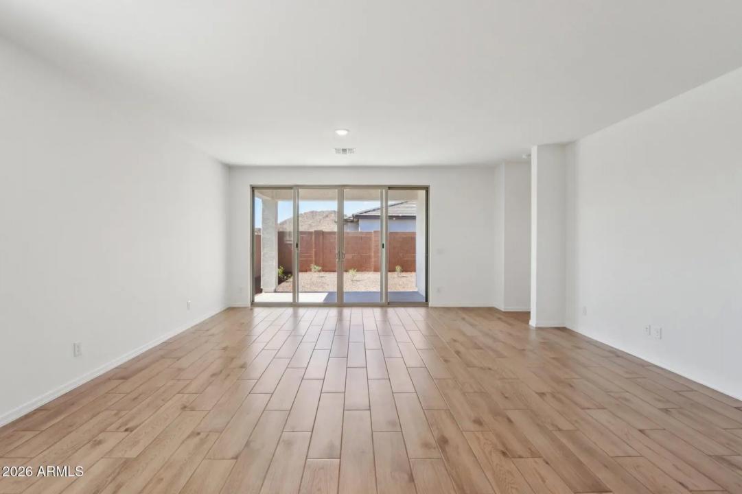 Real Estate Picture 9