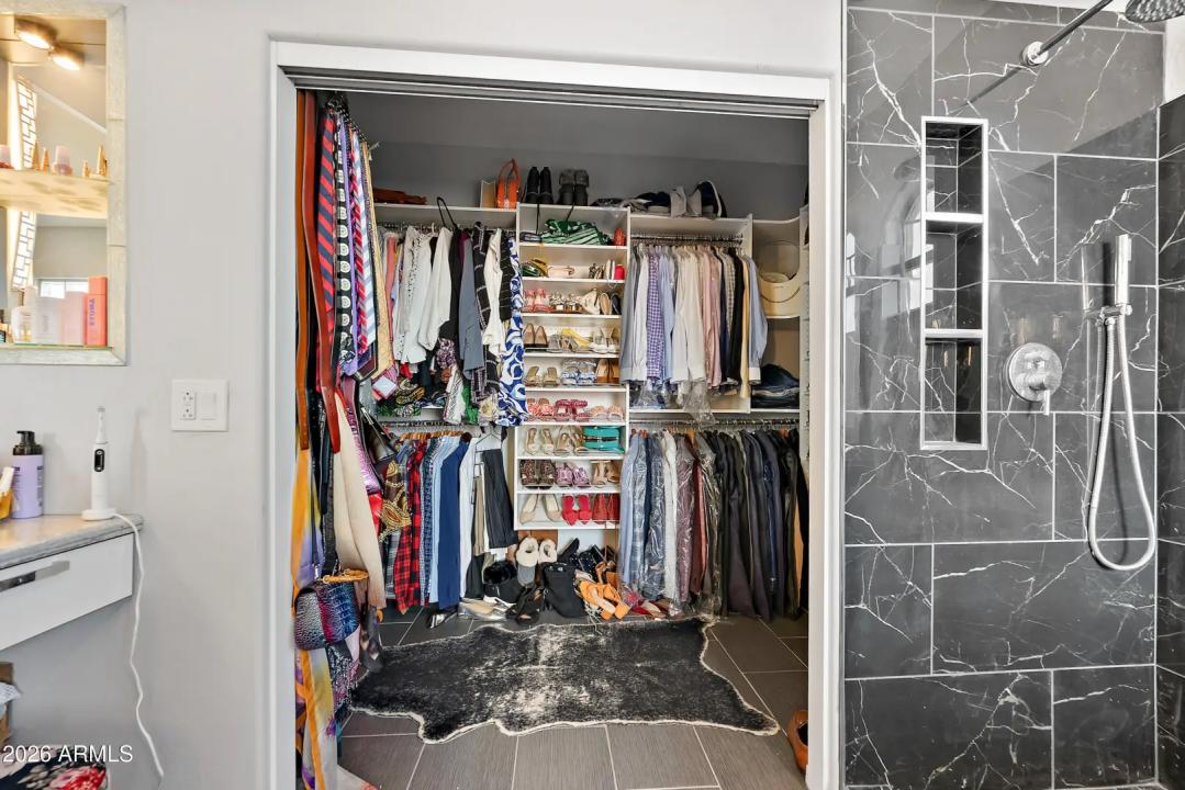 Real Estate Picture 24