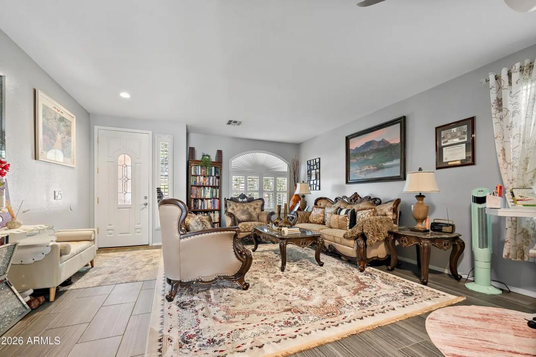 Real Estate Picture 3