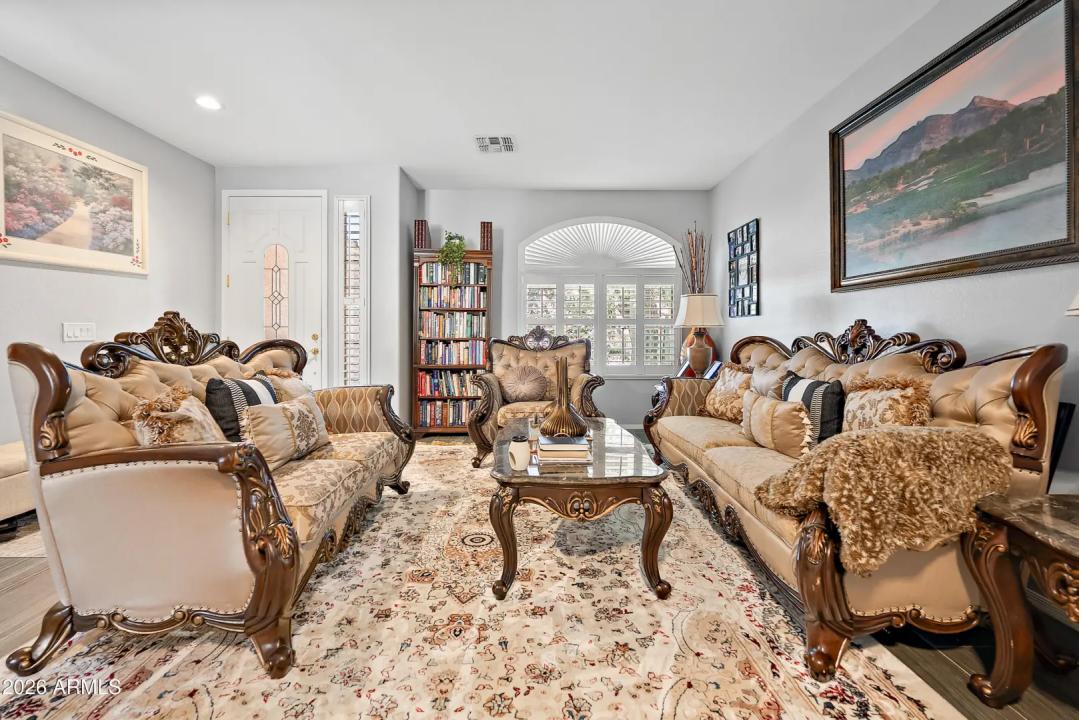 Real Estate Picture 4