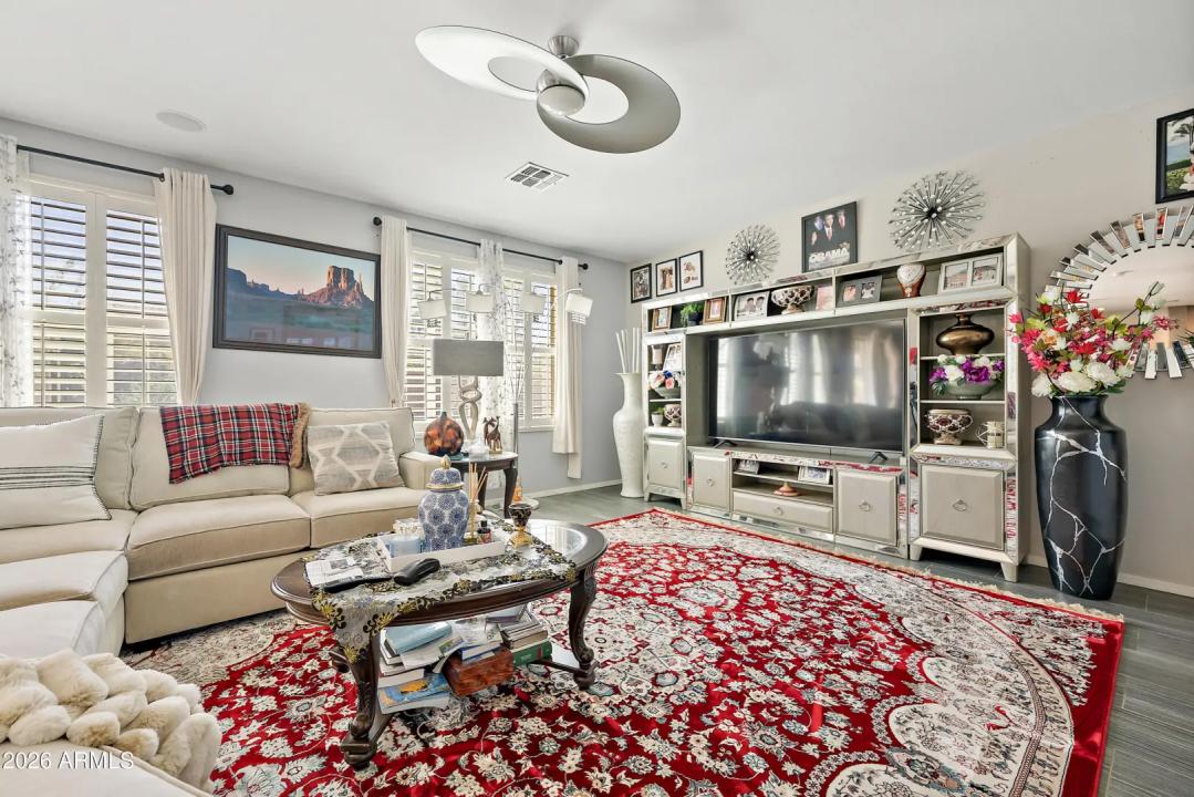 Real Estate Picture 9