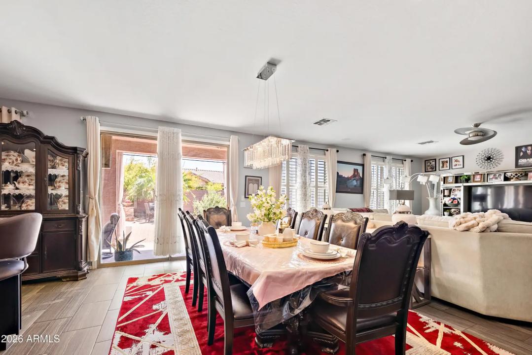 Real Estate Picture 8