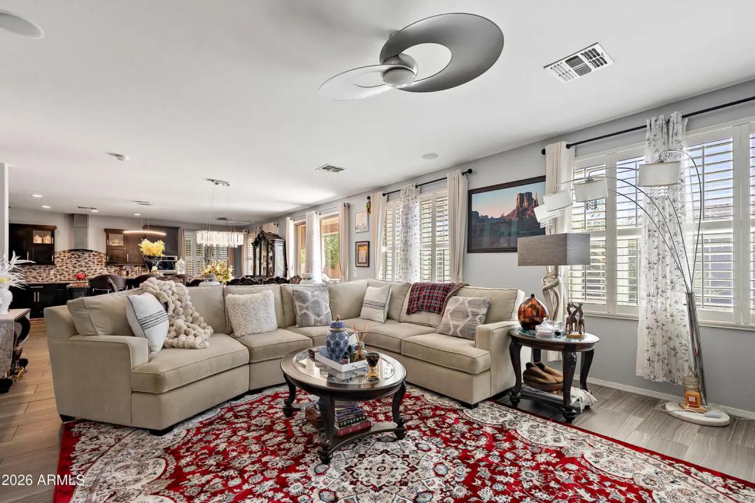 Real Estate Picture 10