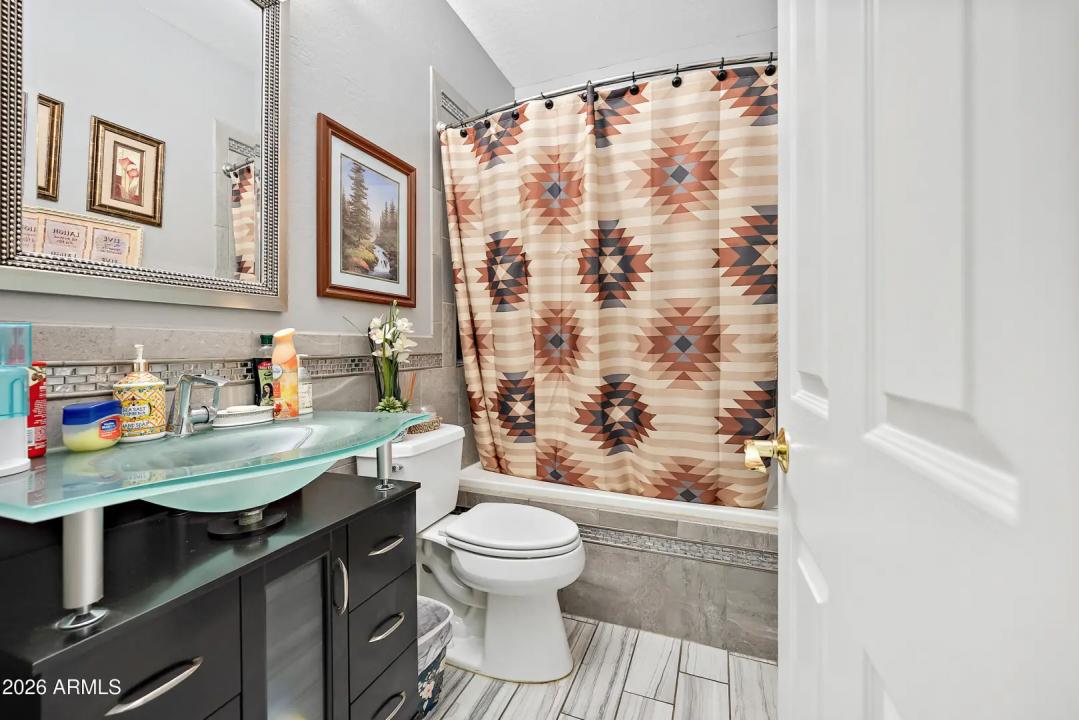 Real Estate Picture 12